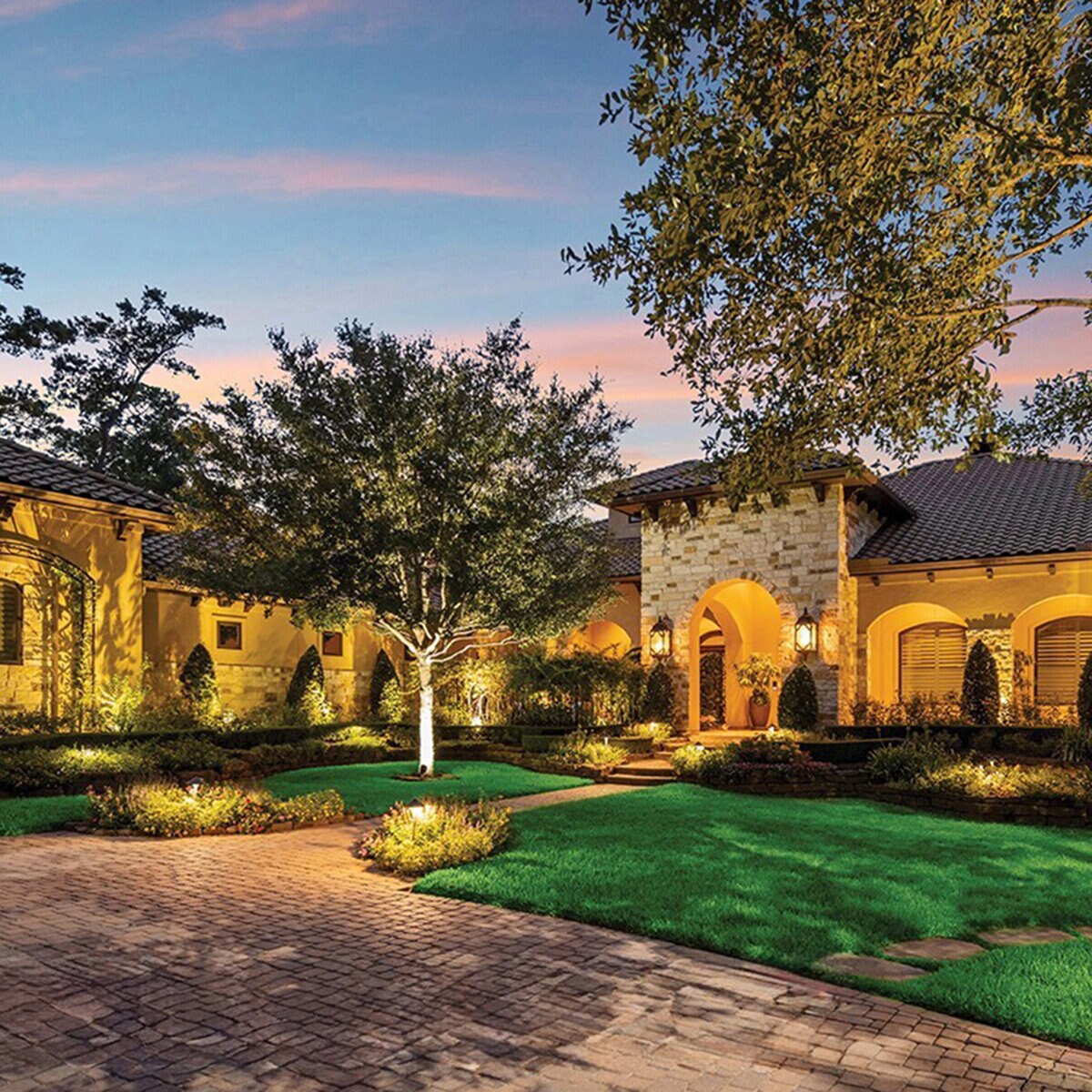 Brilliance MR16 LED Lamp 5W Warm White 3000K 15 Degree Beam Angle, Dimmable, 400 Lumens - Bi-Pin Base, 50,000 Hour Life, Black Finish, 12V LED