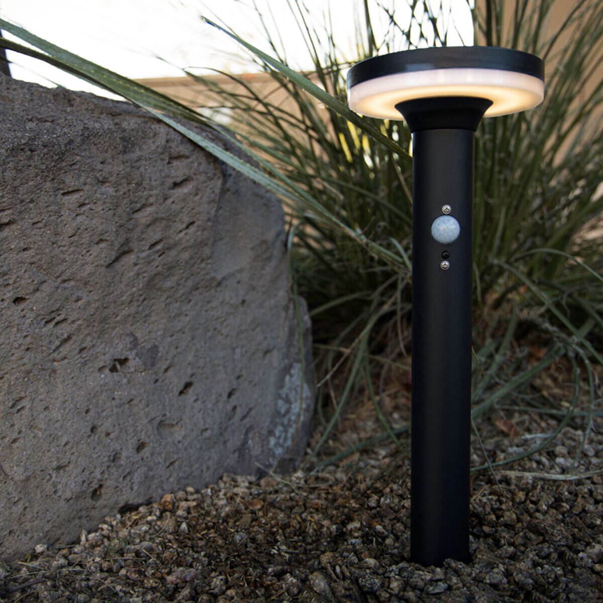 Brilliance-ROSWELLLAR-PL- Solar Pathlight 3000K LED