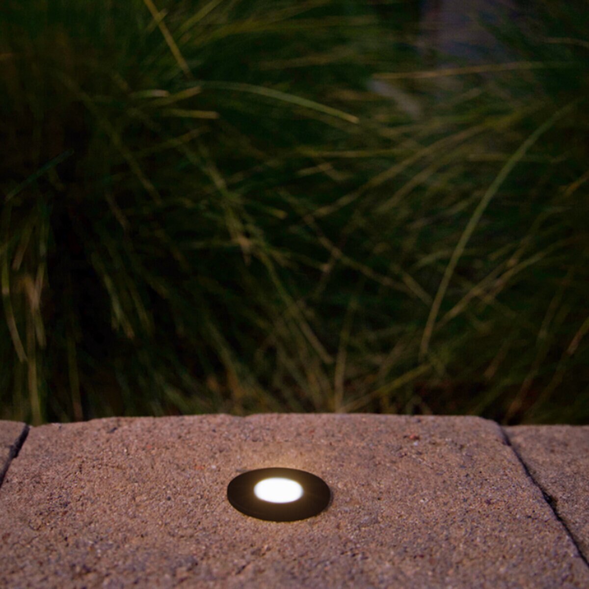 Brilliance-VB-02-BL-2700- Versa Beam Round Flange Black 3w 2700