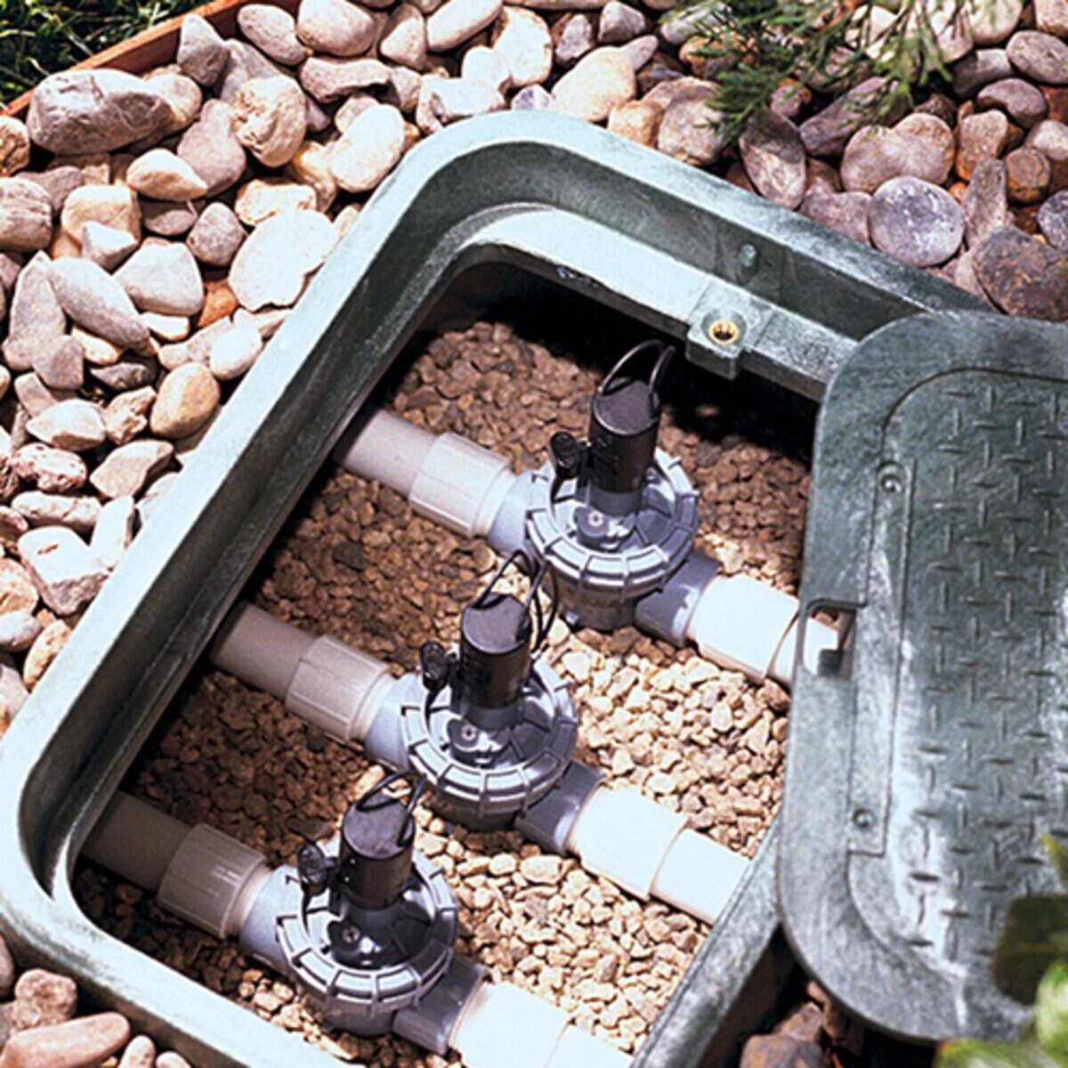 Irritrol Angle Valve 2600 Plastic 1 in. w/ Flow Control FIPT x FIPT