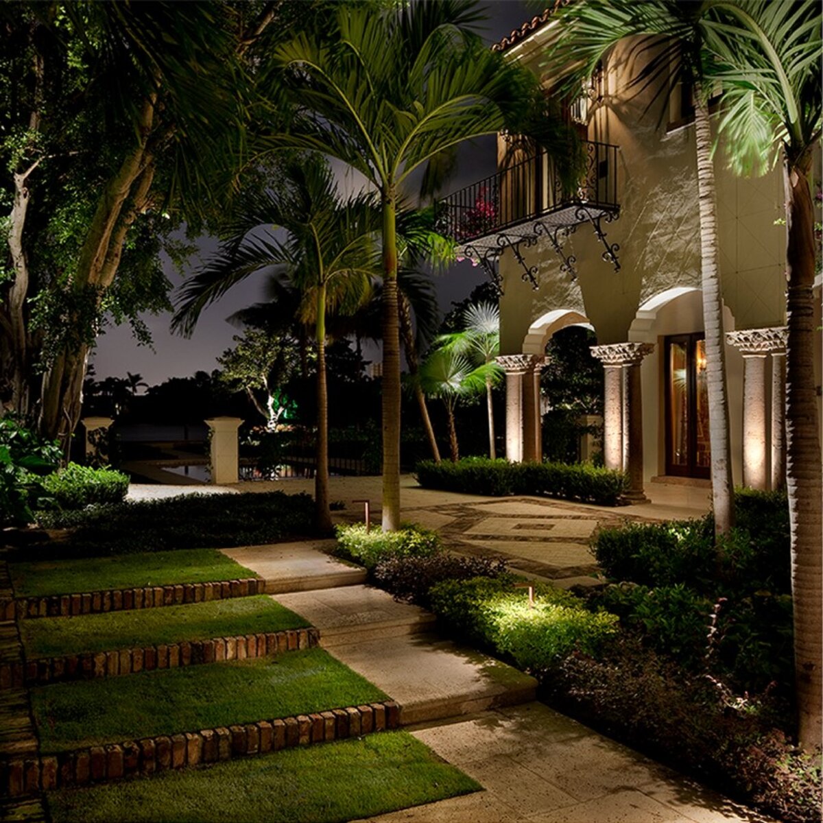 Integral  PL24.200.500.200 PL24 Paver Accent Light Aluminum Black Finish 3W 2700 LED