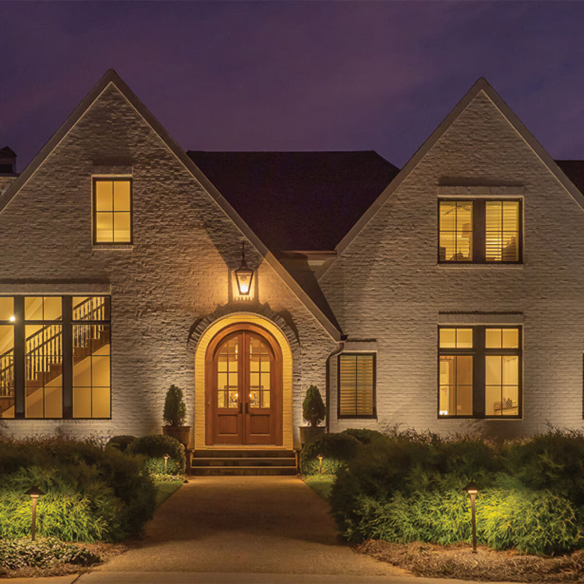 Unique Flex Gold Vivid Series PAR36 LED Lamp 10W 40 Degree 2700K Warm White Color Changing, 800 Lumens, Dimmable, Gold Finish