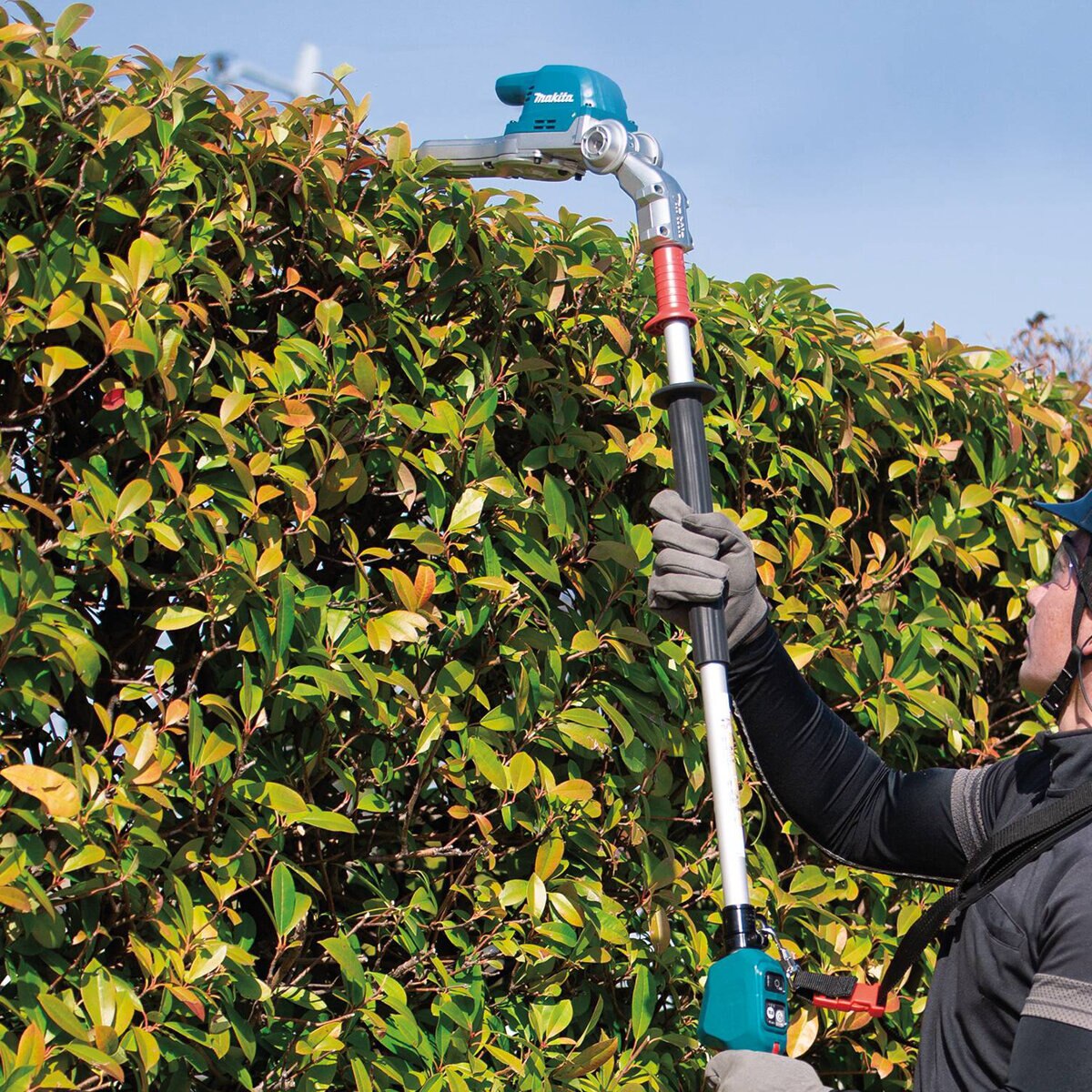 Makita 18V LXT 20 in. Articulating Pole Hedge Trimmer | XNU01T 