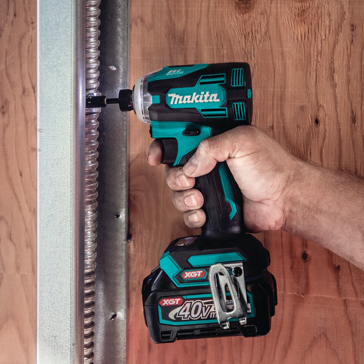 Makita Max XGT Brushless Cordless 2 pc. Combo Kit 40V for GPH01, GDT01 w/ Bag (2.5Ah) | GT200D