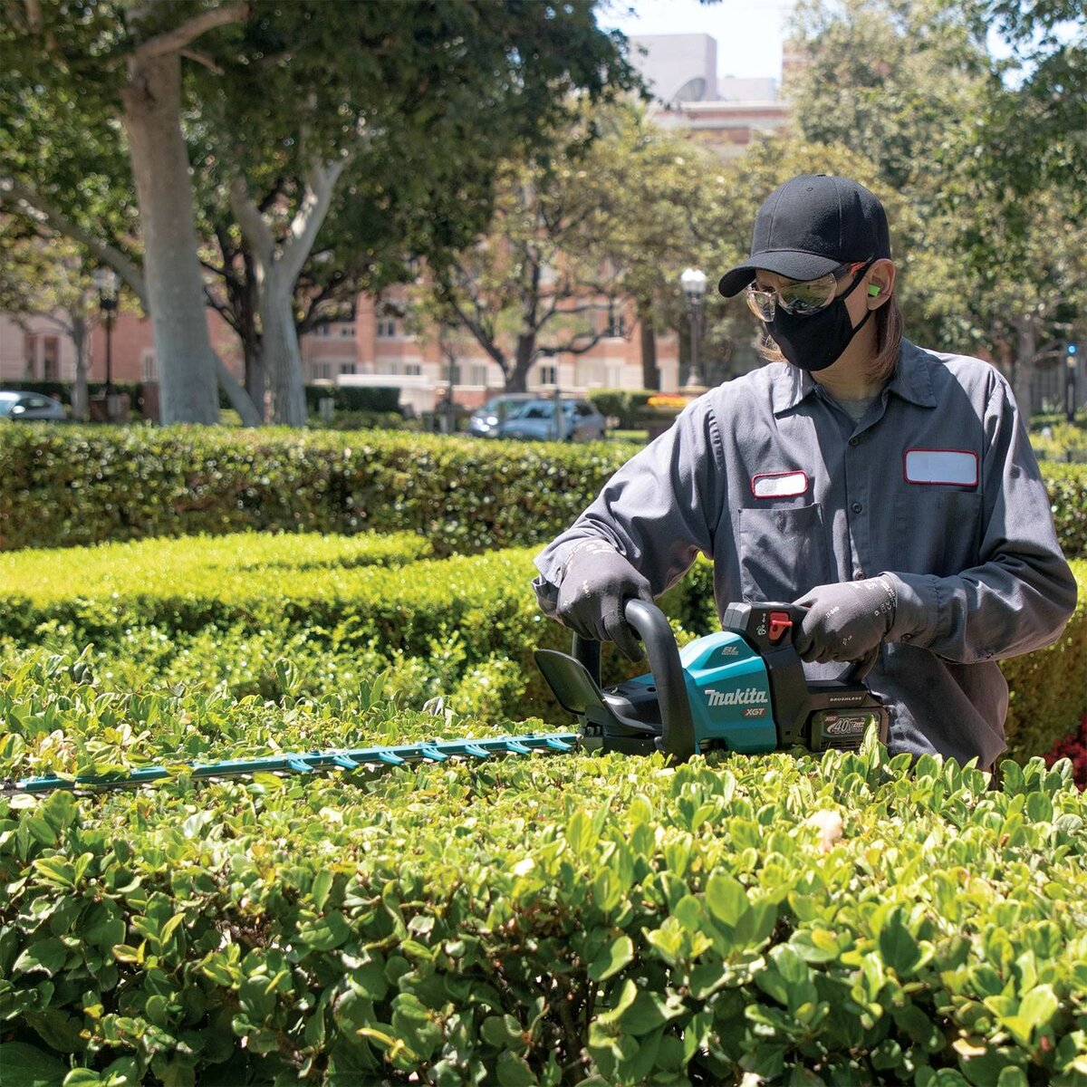 Makita Max XGT Brushless Cordless Hedge Kit 40V | GHU03M1 