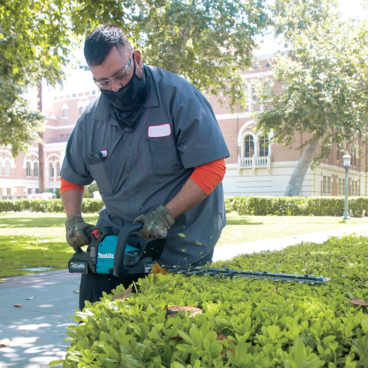 Makita Max XGT Brushless Cordless Rough Cut Hedge Trimmer Kit 40V | GHU01M1