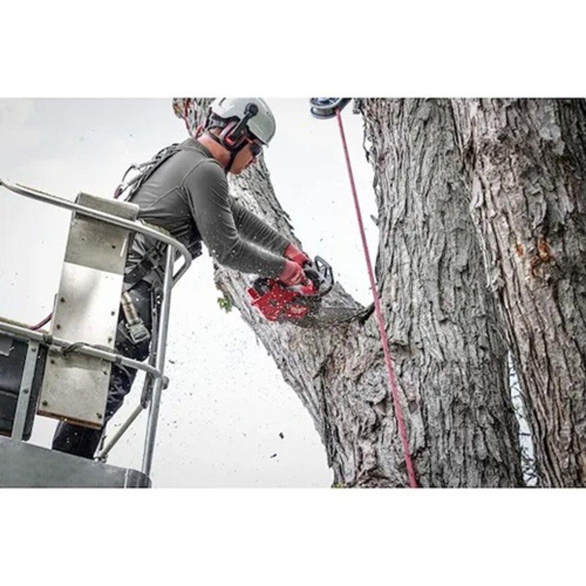 Milwaukee 18V M18 Fuel Brushless Cordless 14 in. Top Handle Chainsaw Kit | 2826-21T